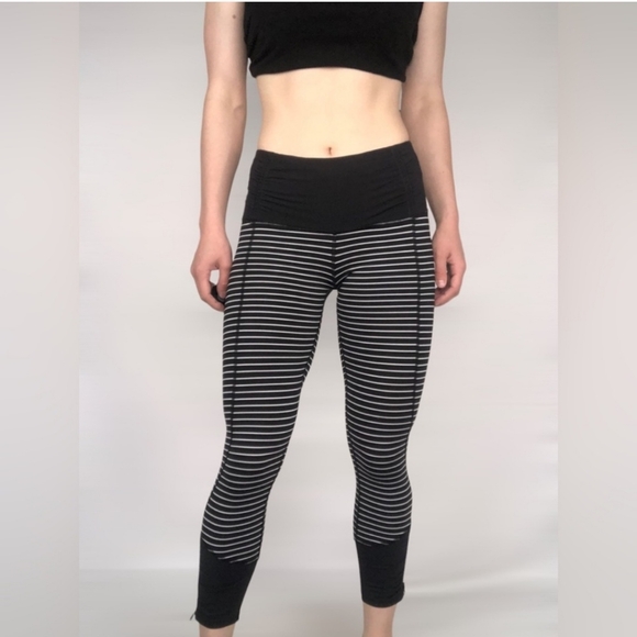 Lululemon midrise run day 6 legging - Picture 2 of 2